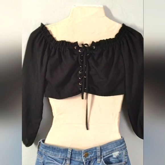 Black crop top - Picture 1 of 8